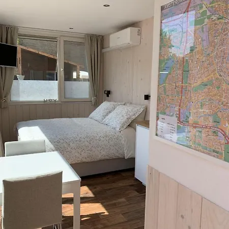 Bed & Breakfast Diemerplein 2*