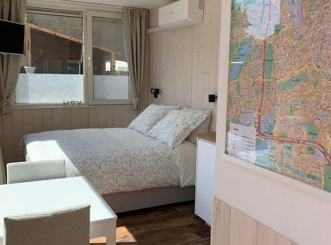 Bed & Breakfast Diemerplein 4*