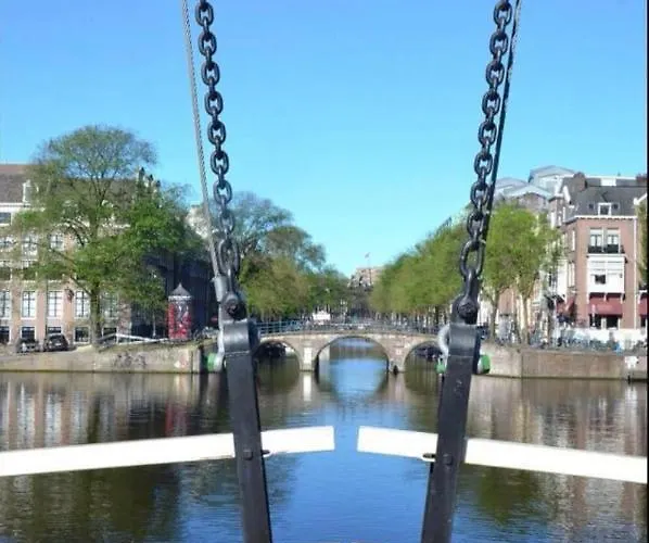 Bed & Breakfast Diemerplein 4*