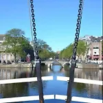 Bed & Breakfast Diemerplein 4*