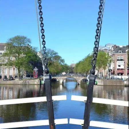 فندق مبيت وإفطار Diemerplein 4*